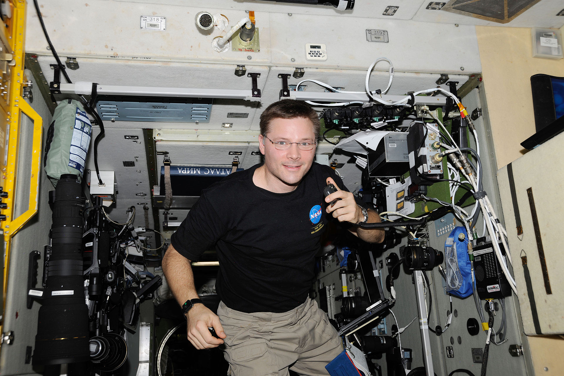 ISS-24_Doug_Wheelock_uses_ham_radio_system_1.jpg